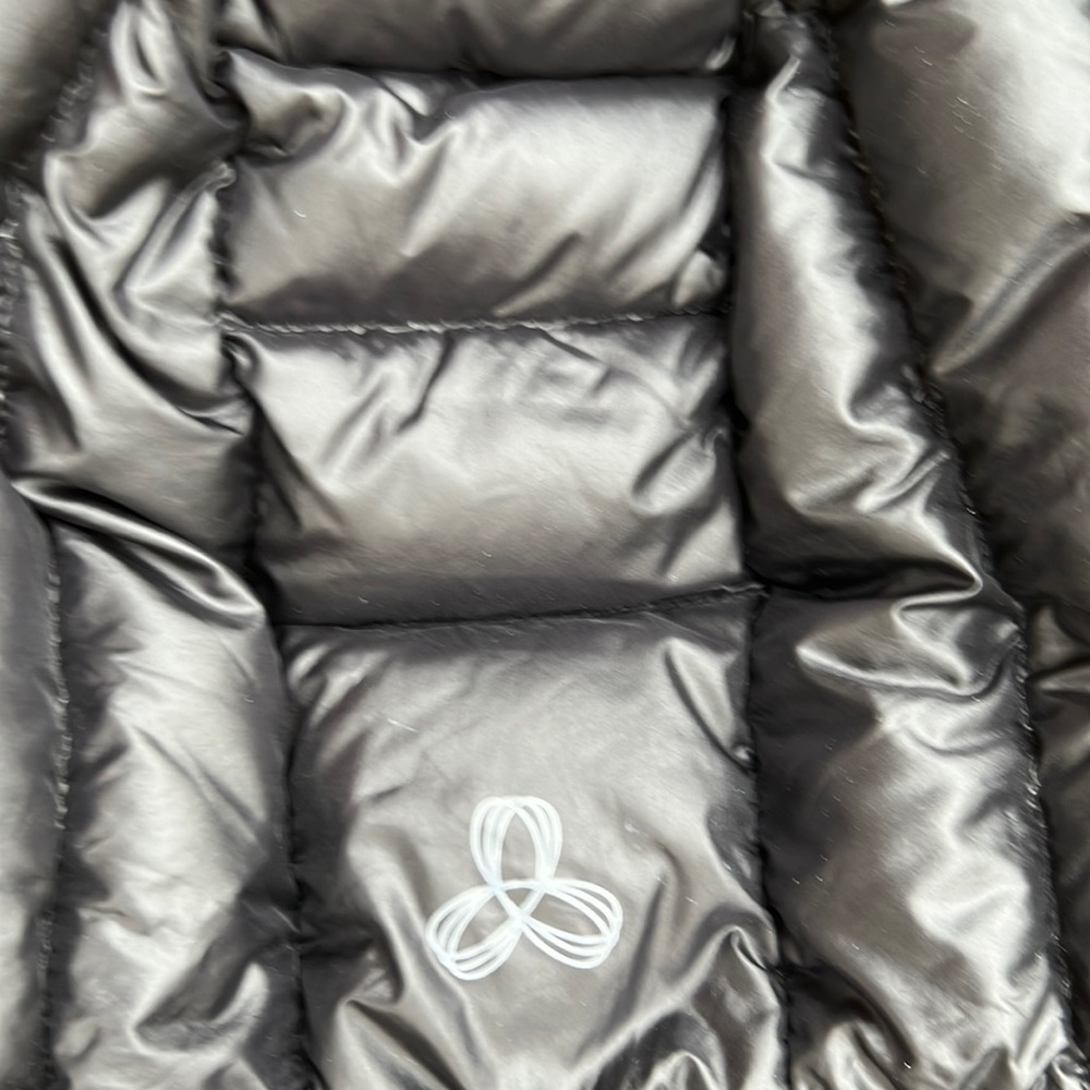 Brand new TNA Botanie packable goose down puffer, black size XL